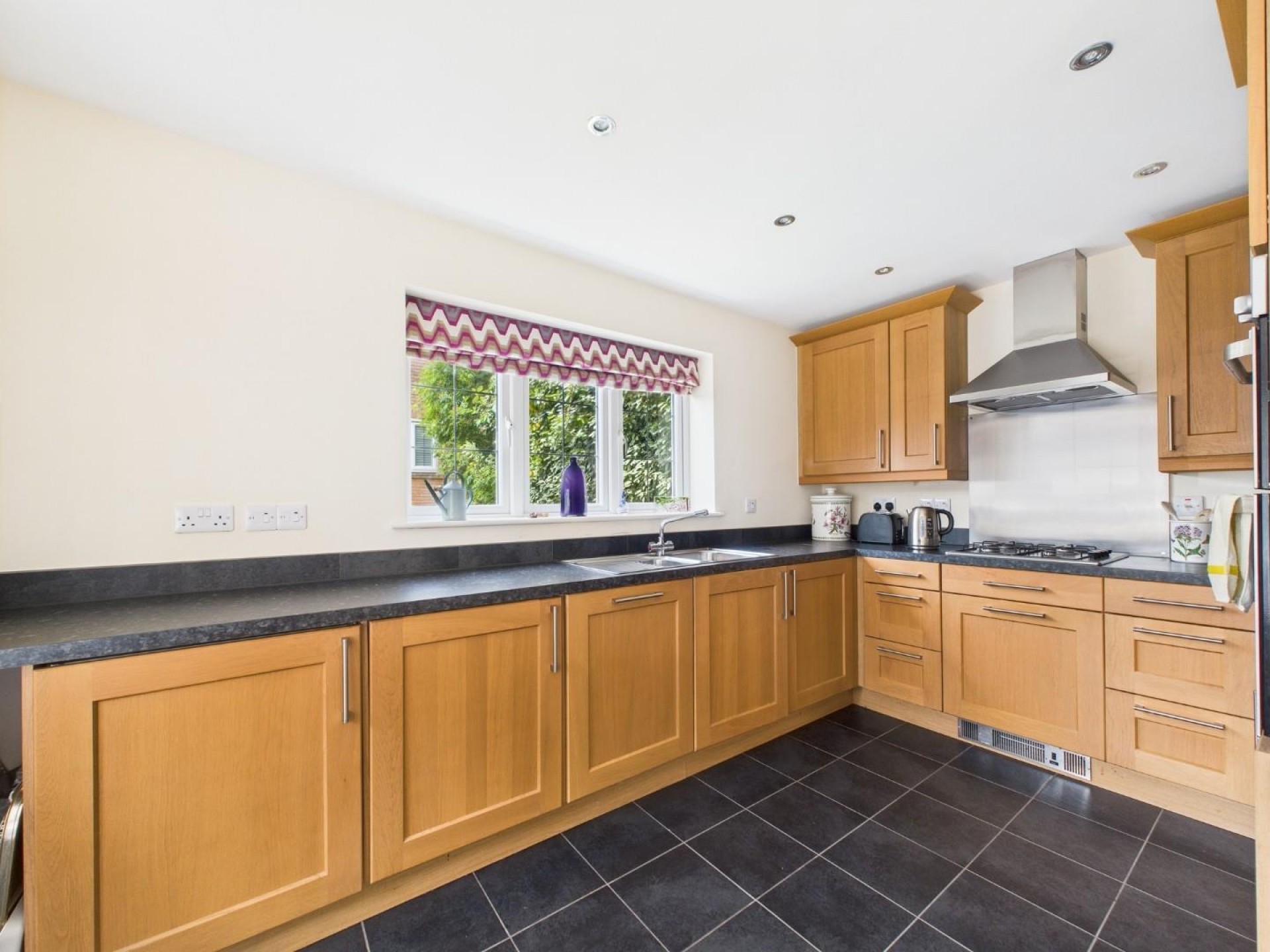 Images for Hillcrest, Matlock