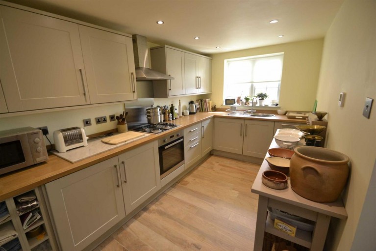 Image of Main Road, Old Brampton, S42