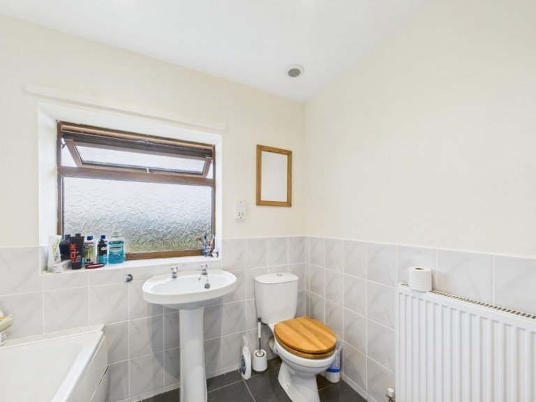 Image of Churchill Avenue, Middleton, DE4