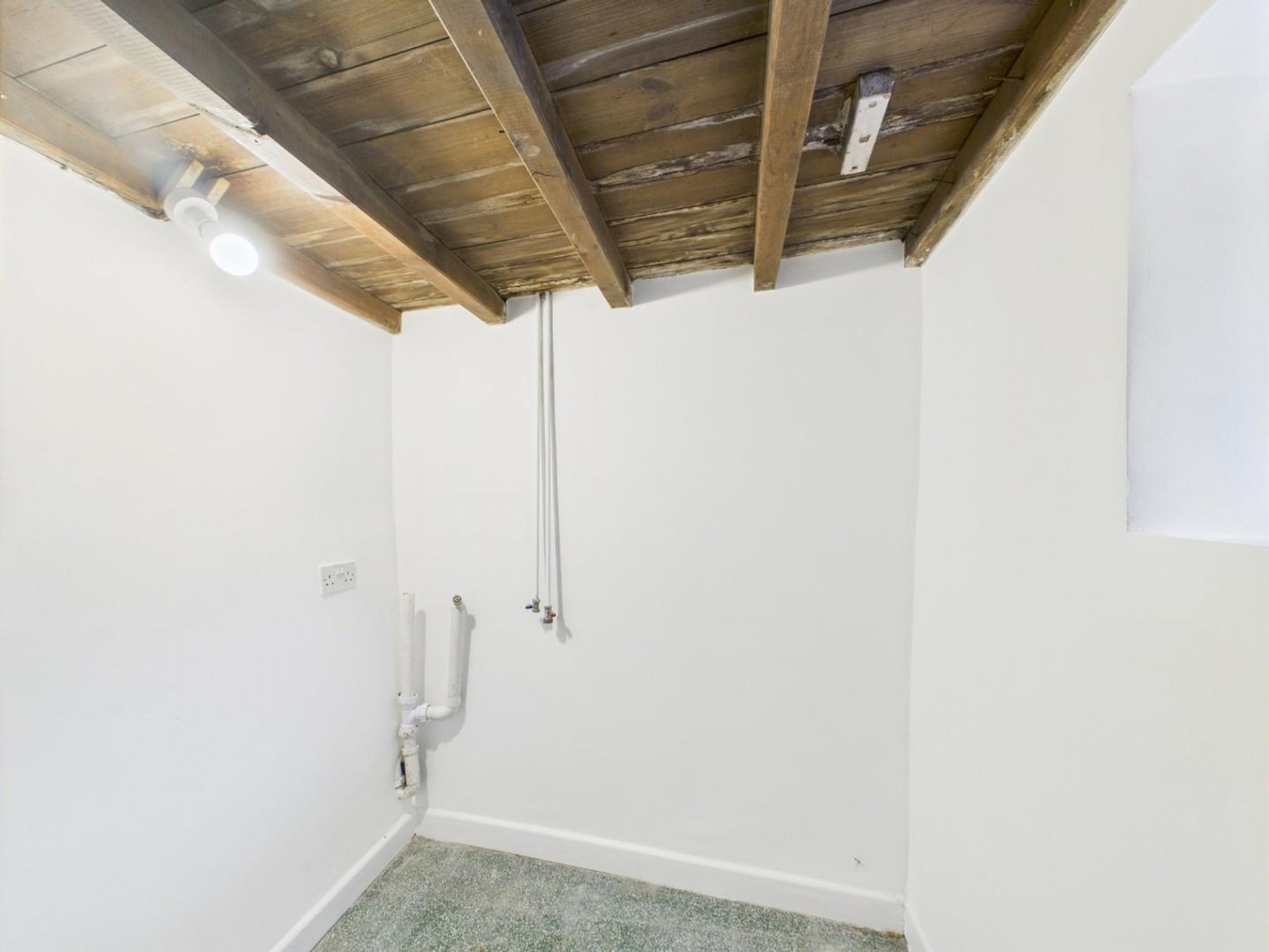 Images for Brassington, Maddock Lake, DE4